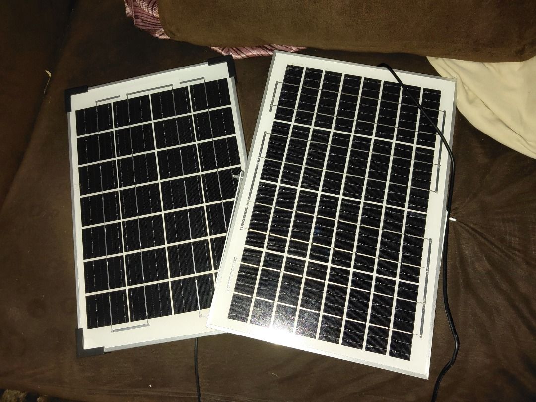 2x Small Solar Panels for Charging (Category: Lighting) located in Manila. Submitted by cosmicturtle.d1b615 (Listing ID 1460209820, Image 1). Description: - Two small solar panels - Ideal for charging small devices or battery packs - Wires are already attached for easy connection - Great for off-grid projects or emergency power solutions.