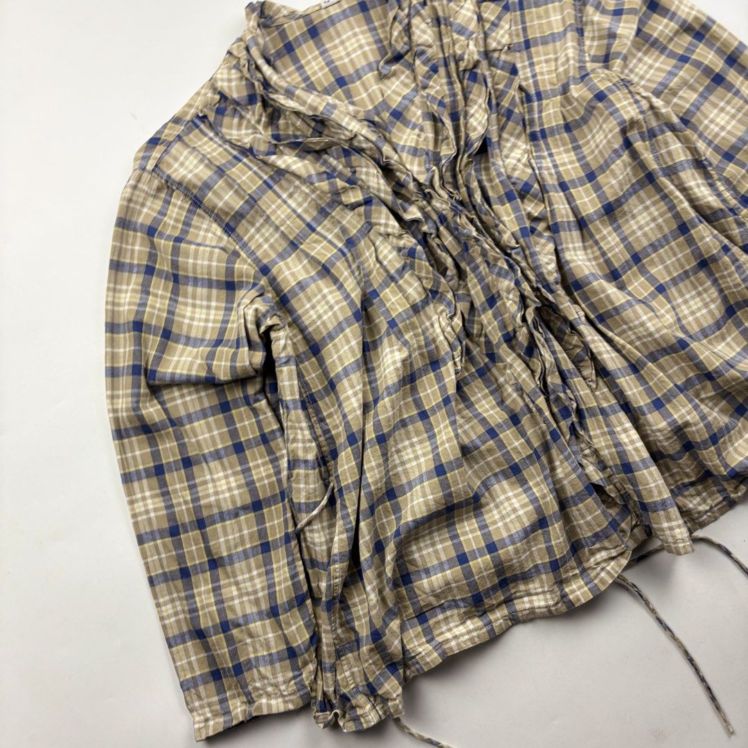 45Rpm Frill Blouse (Category: Blouses) located in Makati City. Submitted by ragrepository (Listing ID 1460247007, Image 3). Description: 45Rpm Frill Blouse Fits Medium to Large Length- 24” Pit to pit- 23” Sleeves- 20” Shoulder-18” Condition- 9.5/10 Flaw- None .