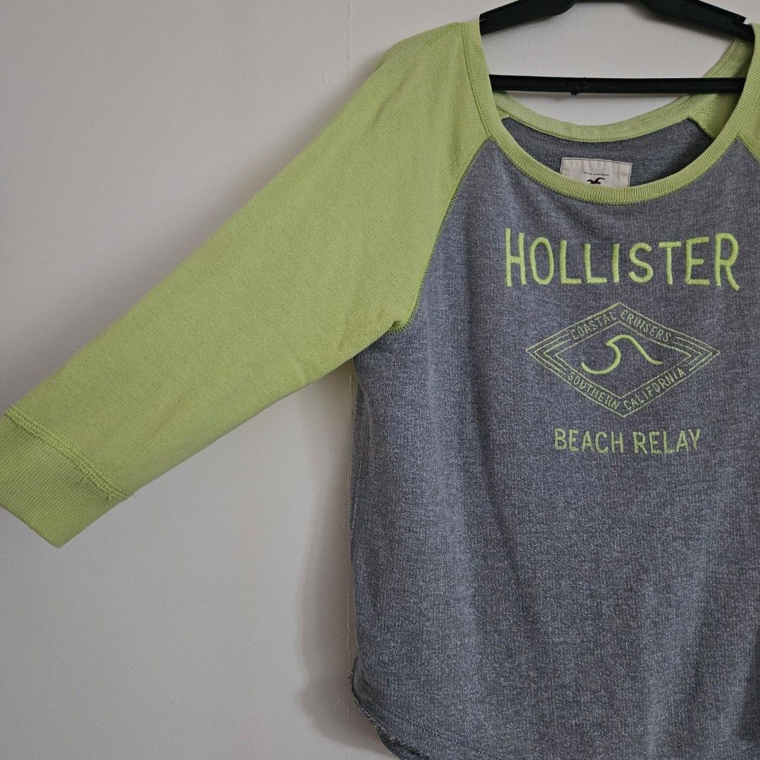 70. Hollister Grey & Lime Green Raglan Sweatshirt Medium (Category: Longsleeves) located in San Juan City. Submitted by titaofmanilaessentials (Listing ID 1460141973, Image 2). Description: - Hollister sweatshirt - Grey body with lime green raglan sleeves - 'Hollister Coastal California Beach Relay' graphic print on front - Raw hem detail.