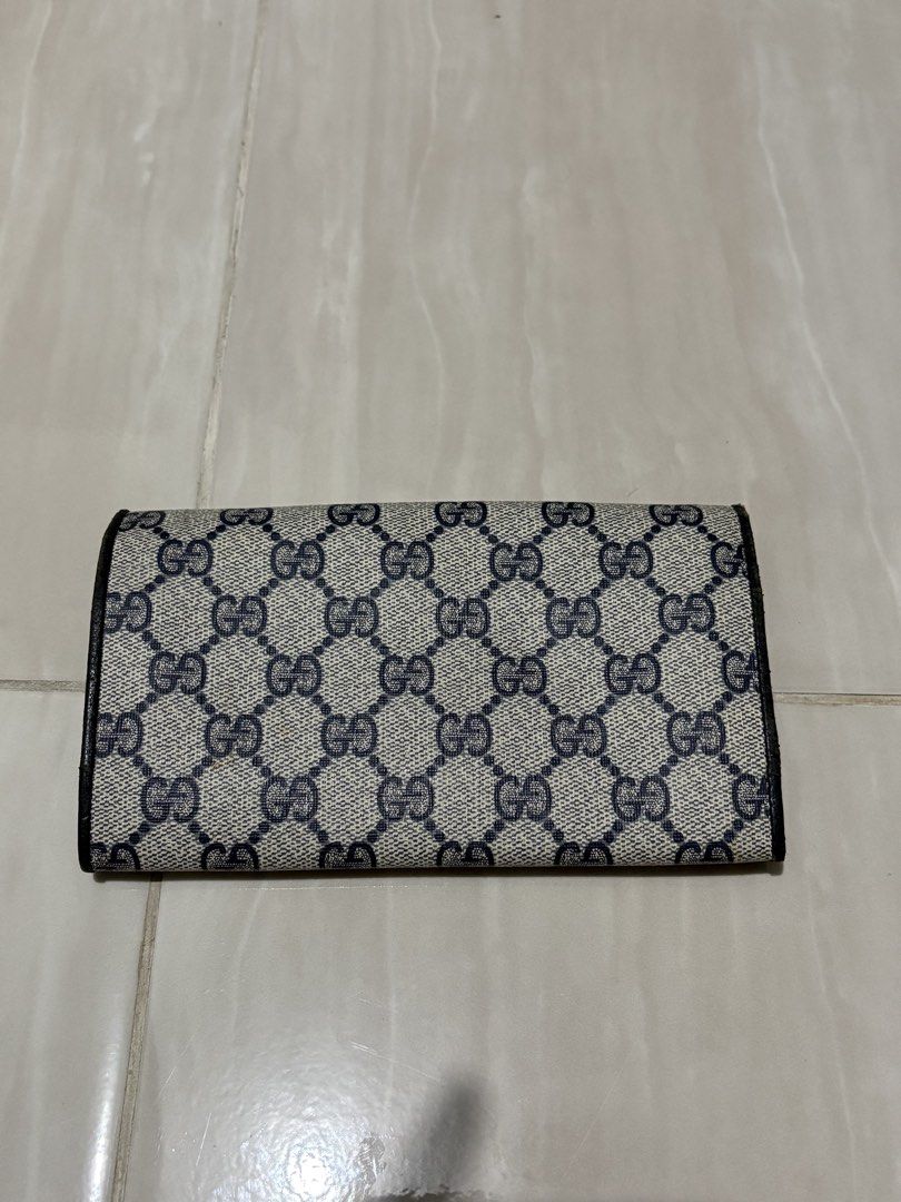 90s GUCCI MONOGRAM BIFOLD LONG WALLET (Category: Luxury Bags & Wallets) located in Naga. Submitted by sislovesme (Listing ID 1460208793, Image 2). Description: •RANK AB •ISSUE SIGN OF WEAR, RUBS •AUTHENTIC •MULTIPLE COMPARTMENT •ONE SIZE.