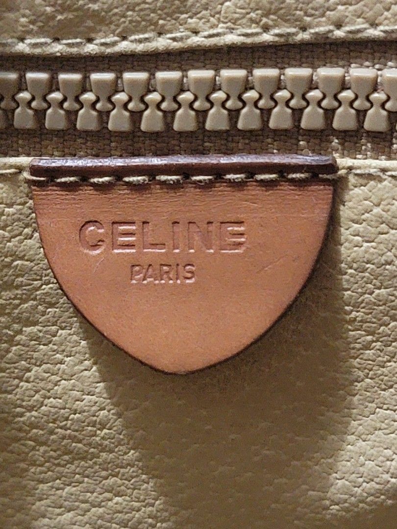 ✨ CELINE Vintage Macadam Shoulder Bag 🤎 (Category: Shoulder Bags) located in Cavite. Submitted by kaik_lux (Listing ID 1460136549, Image 2). Description: Vintage CELINE • Macadam monogram canvas • Brown leather trim • Gold-tone hardware • Spacious shoulder bag • Pre-loved condition — please see photos for actual condition 📍 Location: Silang, Cavite 🚚 Shipping available via J&T / Flash / Lalamove.