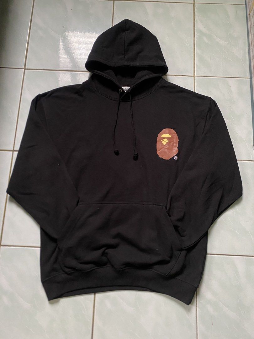 A bathing ape hoodie (Category: Activewear) located in Batangas. Submitted by khazersobranglegit (Listing ID 1460184583, Image 1). Description: Off but excellent condition.