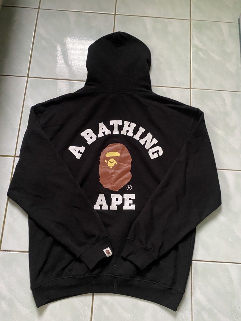 A bathing ape hoodie (Category: Activewear) located in Batangas. Submitted by khazersobranglegit (Listing ID 1460184583, Image 2). Description: Off but excellent condition.