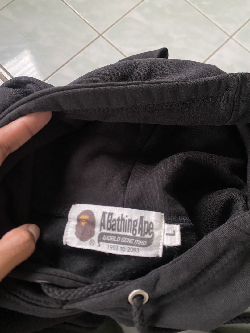 A bathing ape hoodie (Category: Activewear) located in Batangas. Submitted by khazersobranglegit (Listing ID 1460184583, Image 3). Description: Off but excellent condition.