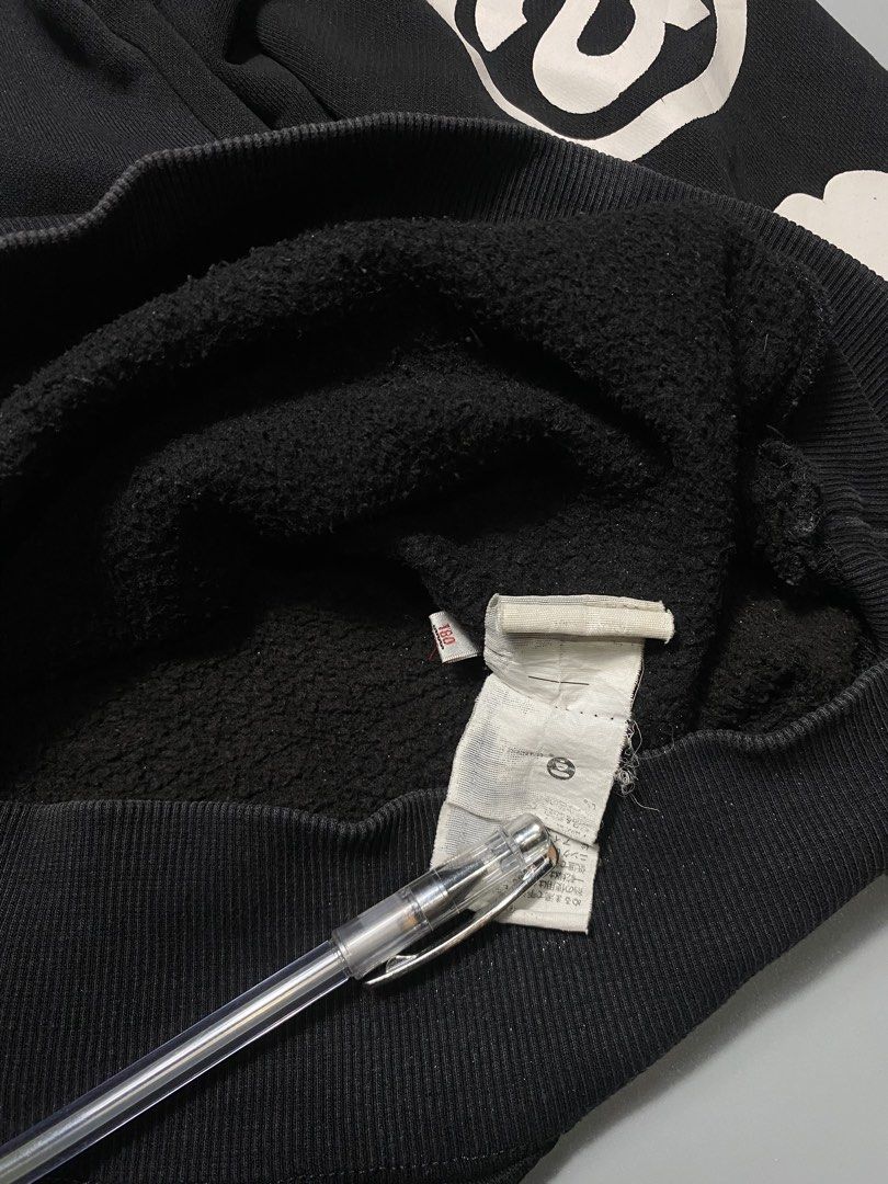 Aape (Category: Hoodies) located in Cagayan de Oro. Submitted by mac_koi (Listing ID 1460130372, Image 3). Description: (Aápe)bathing ape longsleeve Dimension: Width: (20.5)” Length: (26)” -all over print -rubber dsign -psg if not sold -super good conditions! -off & thrifted -color rate 9/10 -fresh from laundry -issue minimal hairline .