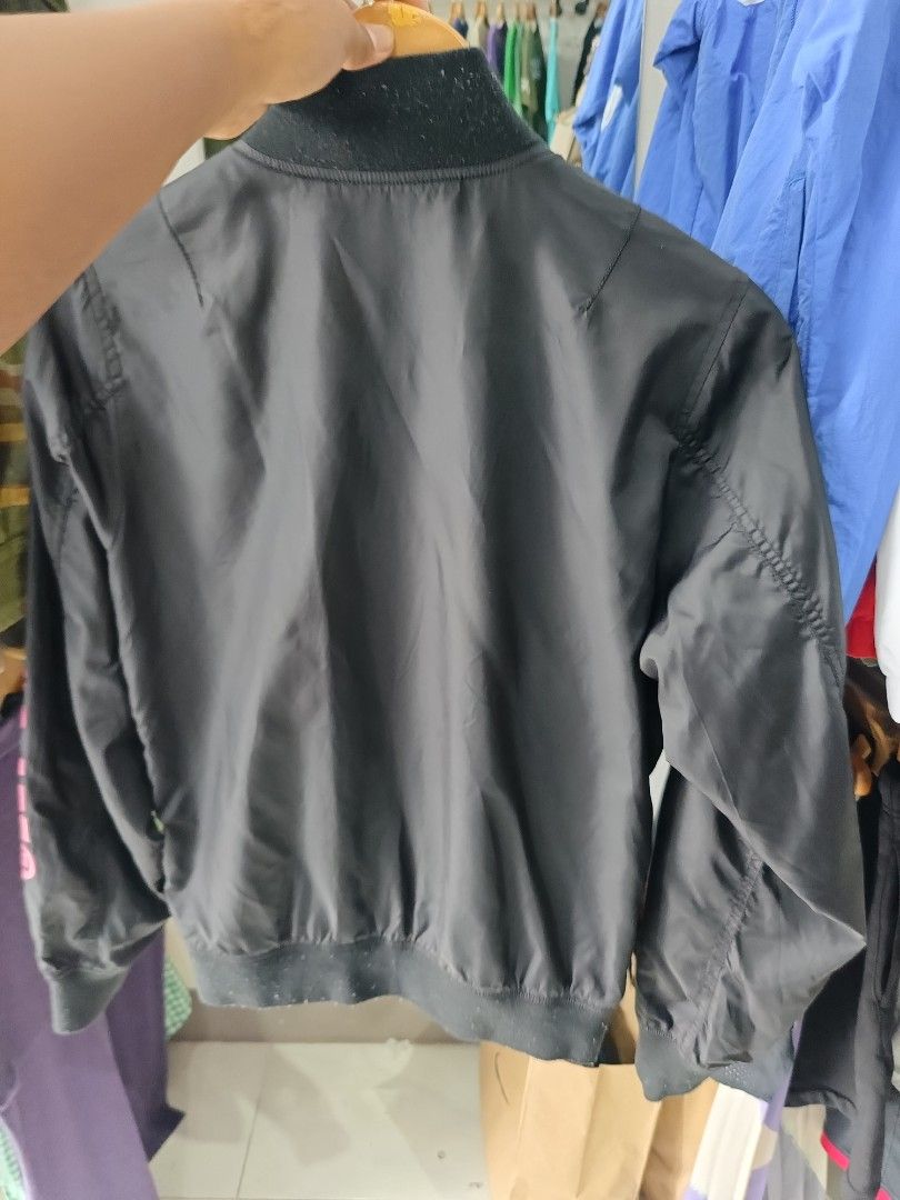 aape (Category: Coats, Jackets and Outerwear) located in Manila. Submitted by kyleee_ld (Listing ID 1460172138, Image 3). Description: .