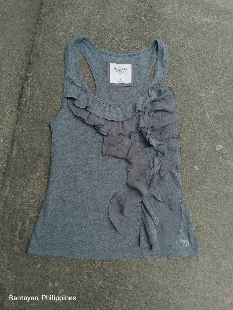 Abercrombie and Fitch top (Category: Others Tops) located in Bantayan. Submitted by rare.palautog (Listing ID 1460147307, Image 1). Description: Abercrombie and Fitch top Size XS W 13.5 L 22 Excellent condition No flaws Dm sa interested 📩 Cebu location 📌.