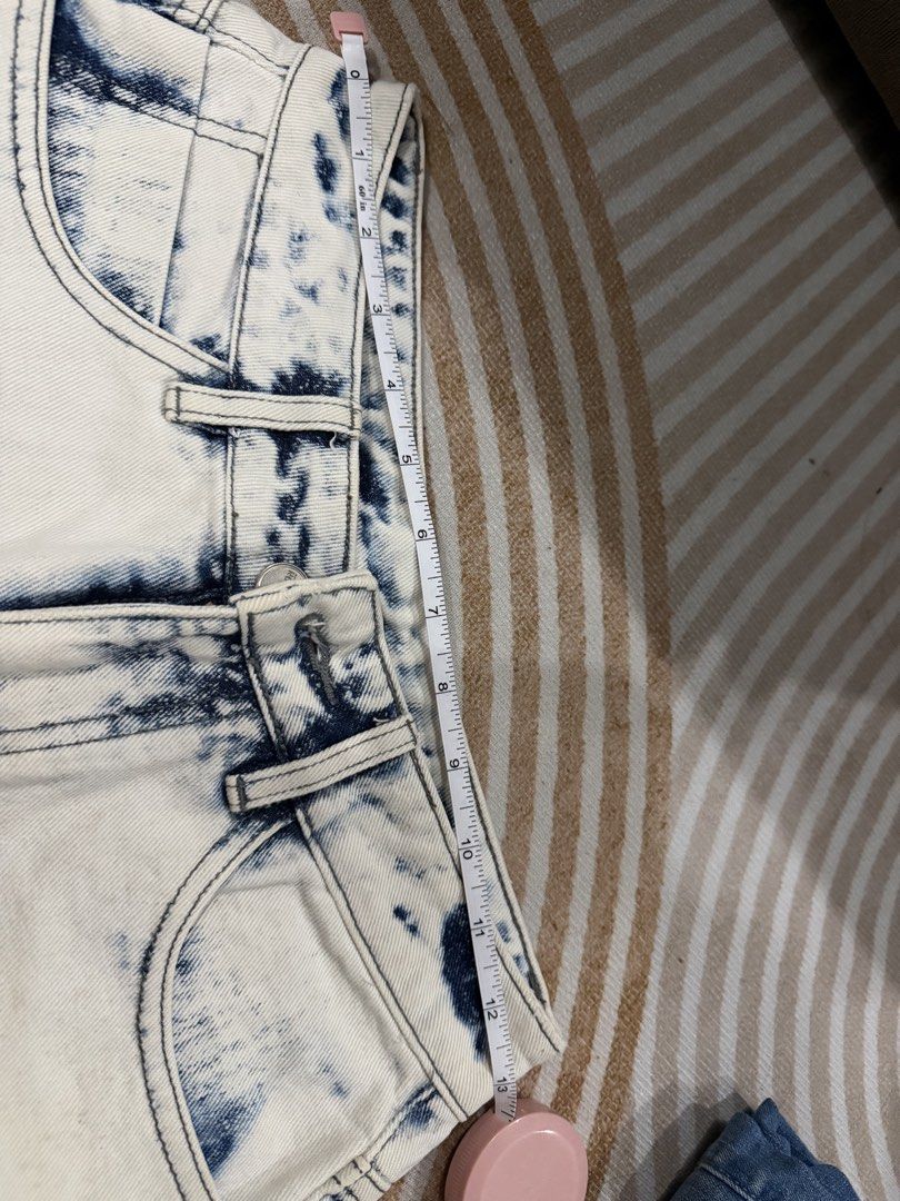 Acid wash shorts (Category: Shorts) located in Cabuyao City. Submitted by _pinkvv2000 (Listing ID 1460147032, Image 2). Description: ++sf.