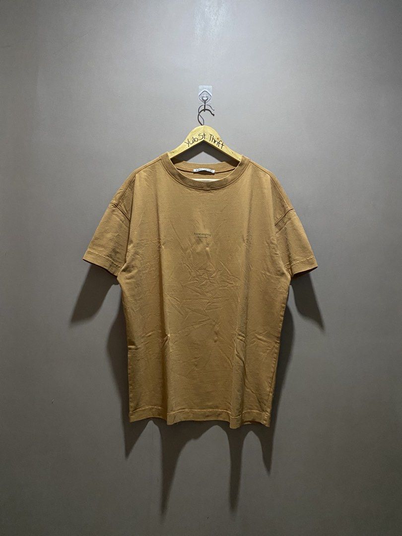 Acne Studios (Category: Tshirts & Polo Shirts ) located in Iloilo. Submitted by yulostreet.thrift (Listing ID 1460254848, Image 1). Description: Acne Studios Size L on tag Complete tags 24.5Wx29.5L Best fit XL Features the minimalist iconic “acne studios” spellout on the chest, heavy fabric. Excellent condition 9.7/10 CR.