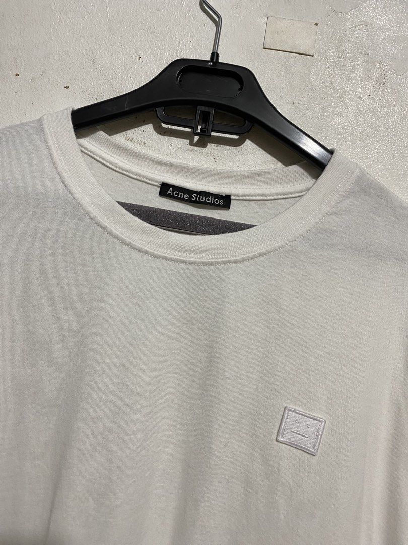 ACNE STUDIOS FACE PATCH SHIRT (Category: Tshirts & Polo Shirts ) located in Manila. Submitted by brndn.rgld (Listing ID 1460298825, Image 2). Description: SLIGHTLY NEGO FOR SURE BUYER 22 / 28 LIKE NEW NO ISSUE.