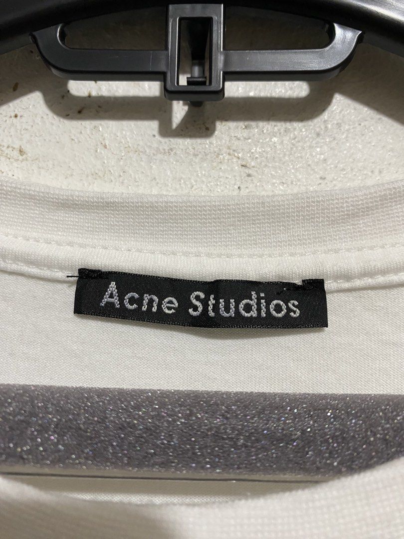 ACNE STUDIOS FACE PATCH SHIRT (Category: Tshirts & Polo Shirts ) located in Manila. Submitted by brndn.rgld (Listing ID 1460298825, Image 3). Description: SLIGHTLY NEGO FOR SURE BUYER 22 / 28 LIKE NEW NO ISSUE.