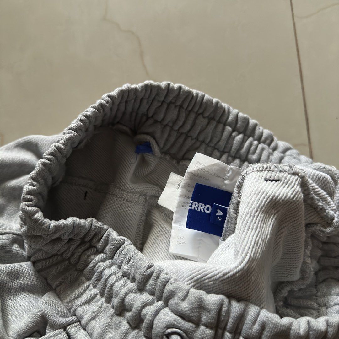 Ader error Baggy Gray Short (Category: Shorts) located in Quezon City. Submitted by notmhico (Listing ID 1460190177, Image 2). Description: .