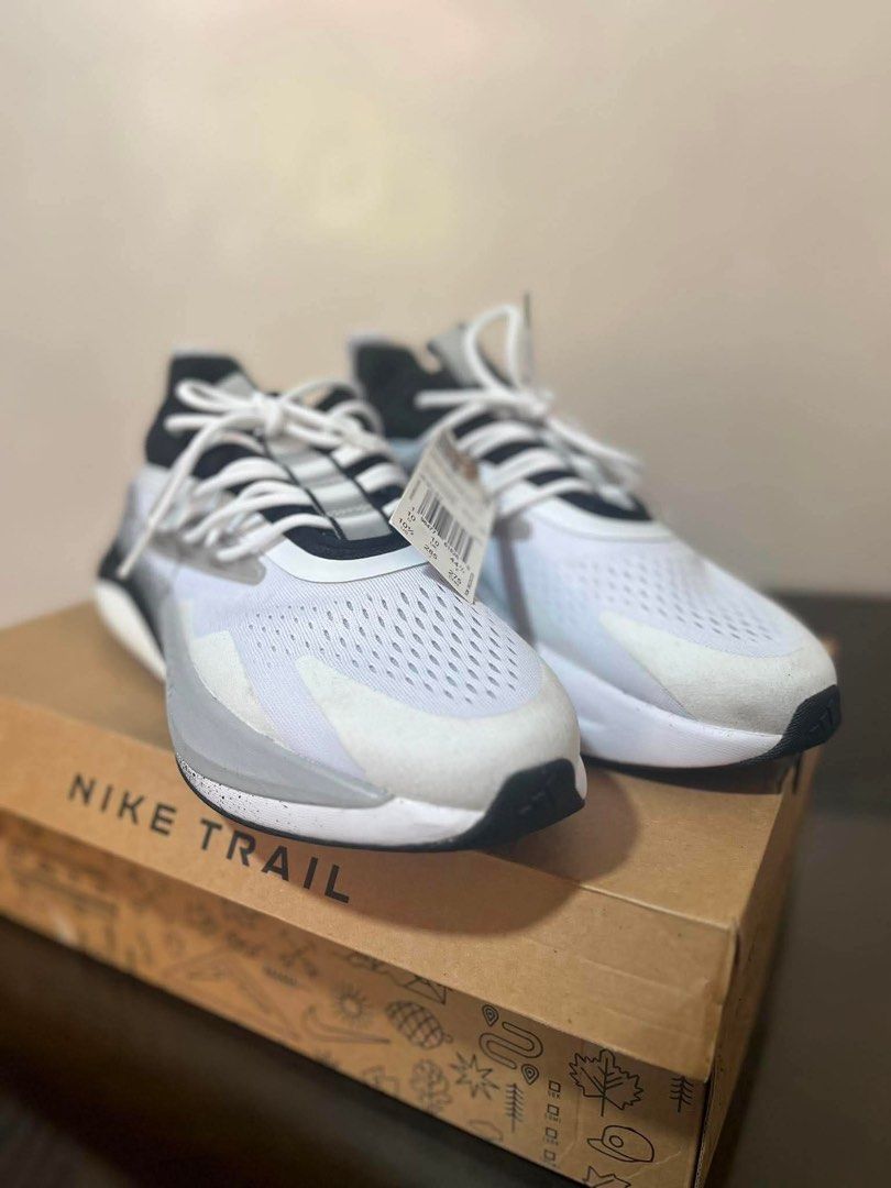 Adidas AlphaBoost V2 Trail Running Shoes (Category: Sneakers) located in Pasig City. Submitted by alon02 (Listing ID 1460162030, Image 3). Description: - Adidas AlphaBoost V2 trail running shoes - Color: White and Black - Size: 10 US Men's - Ideal for trail running and everyday wear.