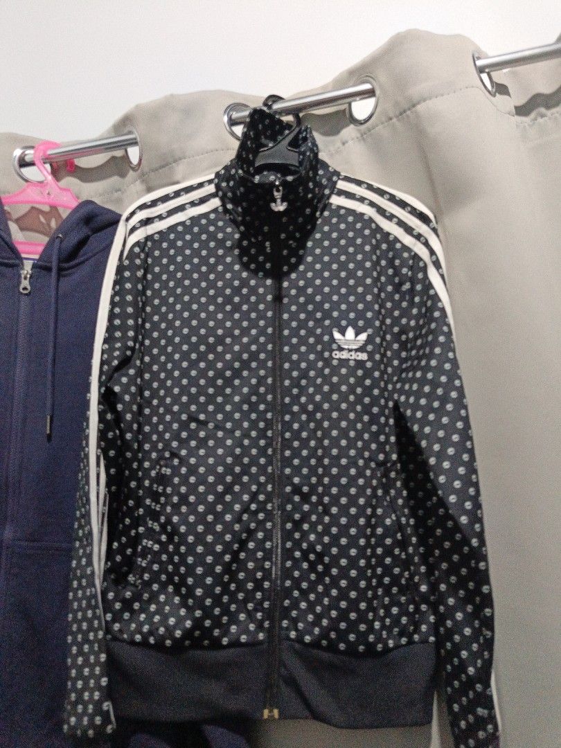 ADIDAS FIREBIRD ALLOVER PRINT LIPS (Category: Coats, Jackets and Outerwear) located in Nasugbu. Submitted by jhonmark_08 (Listing ID 1460125667, Image 1). Description: GOOD AS NEW GET NYO NA.