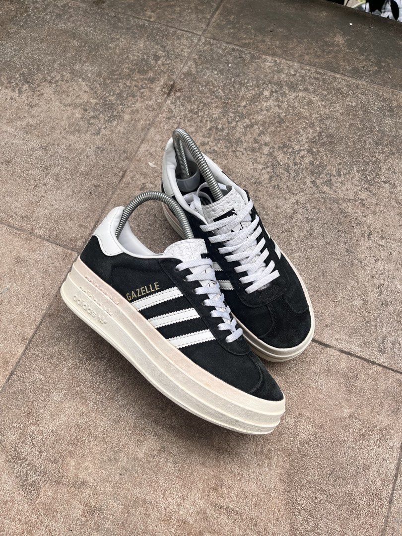 ADIDAS GAZELLE BOLD PLATFORM (Category: Sneakers) located in Manila. Submitted by chalkzone20 (Listing ID 1460147220, Image 1). Description: ADIDAS GAZELLE BOLD PLATFORM Condition: Like new 9.5/10 *Issue: redish outsole Color rate: 9.5/10 Pm if you’re interested! Price still negotiable!.