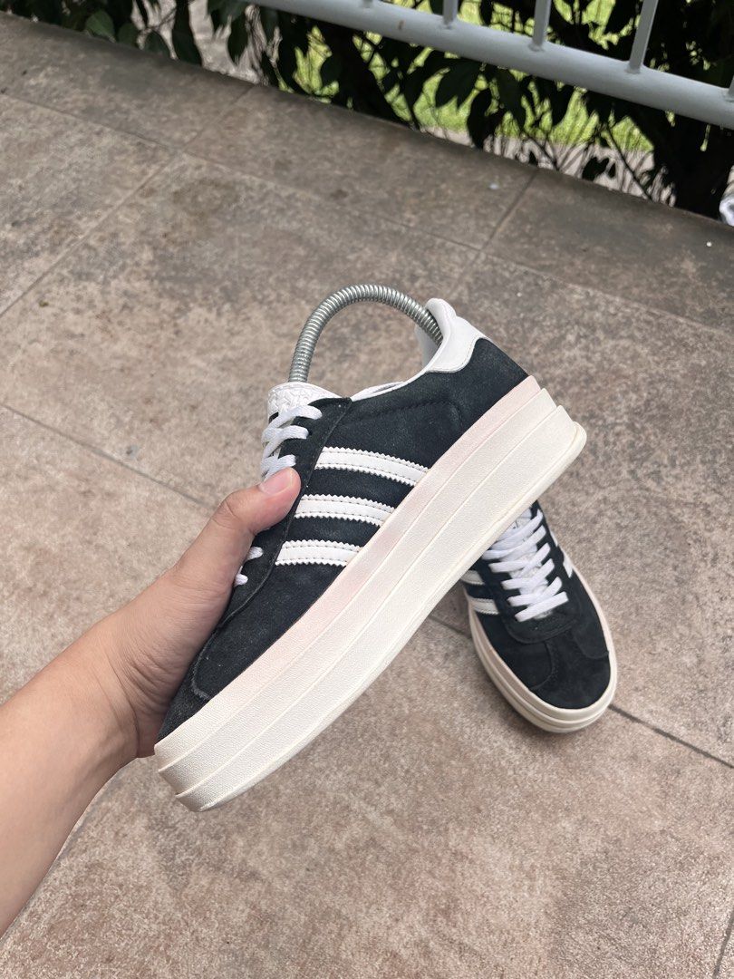 ADIDAS GAZELLE BOLD PLATFORM (Category: Sneakers) located in Manila. Submitted by chalkzone20 (Listing ID 1460147220, Image 3). Description: ADIDAS GAZELLE BOLD PLATFORM Condition: Like new 9.5/10 *Issue: redish outsole Color rate: 9.5/10 Pm if you’re interested! Price still negotiable!.