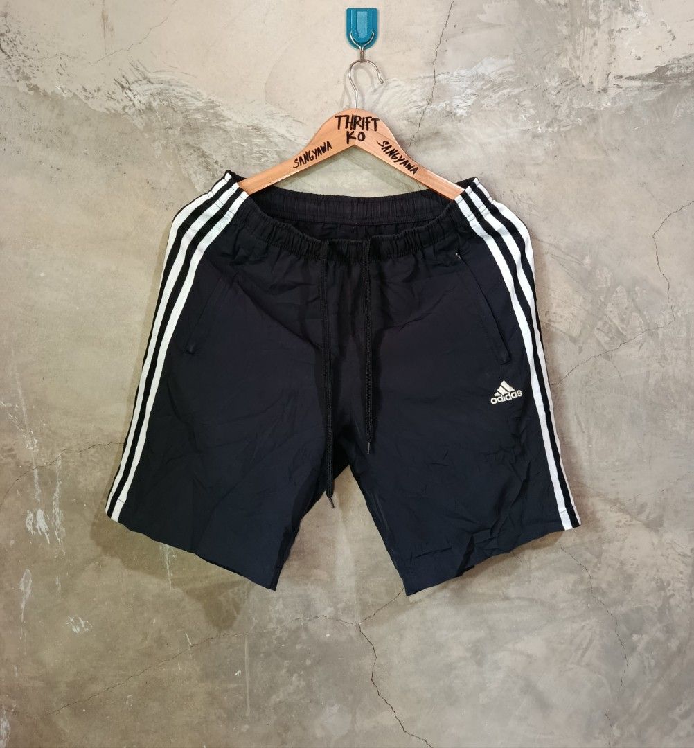 ADIDAS RUNNING SHORT (Category: Activewear) located in Kalamansig. Submitted by skone1996 (Listing ID 1460246469, Image 1). Description: - ADIDAS RUNNING SHORT - SIZE MEDIUM - 28-32 Waistline - 18 Length - 9.8/10 Color rate - No issue .
