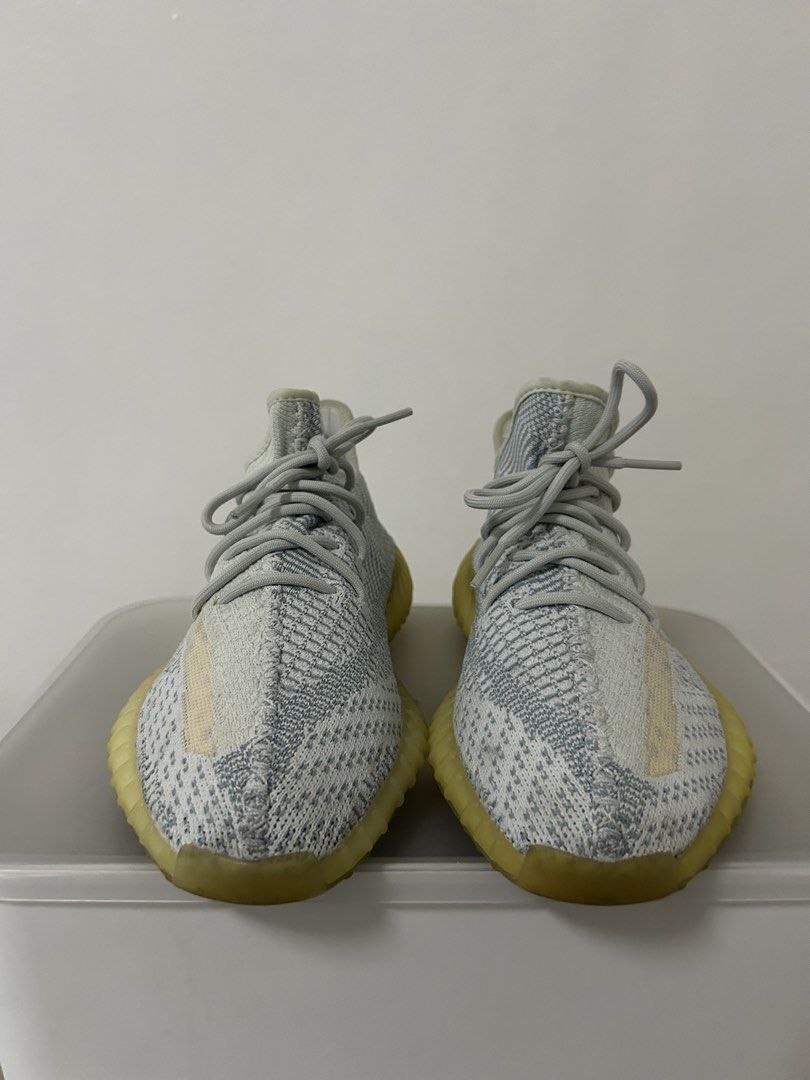 Adidas Yeezy Boost 350 V2 Cloud White (Category: Sneakers) located in Malabon City. Submitted by renztorvic (Listing ID 1460177103, Image 2). Description: Condition 9/10 Issue: Yellow Sole No box Slightly nego.
