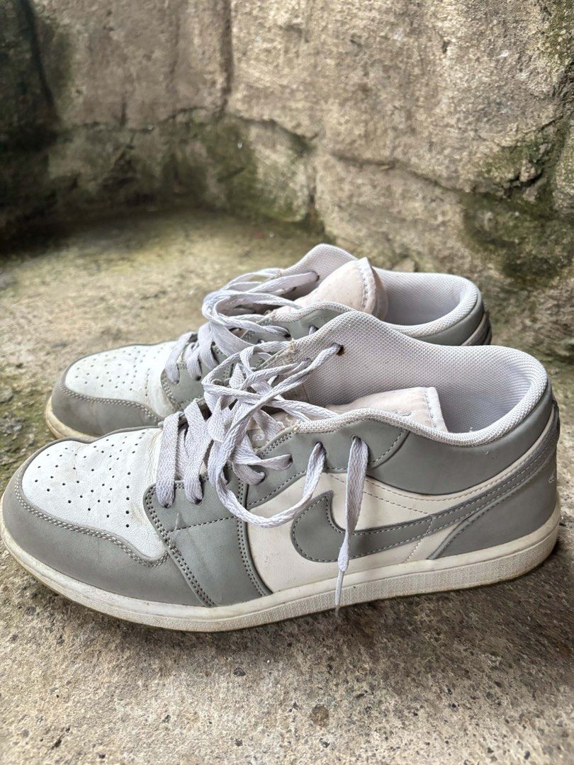 Air Jordan 1 Low “White/Wolf Grey” Sneakers (Category: Sneakers) located in Santa Cruz. Submitted by ashgennn (Listing ID 1460153560, Image 2). Description: size 9 need cleaning no issues - signs of usage only.
