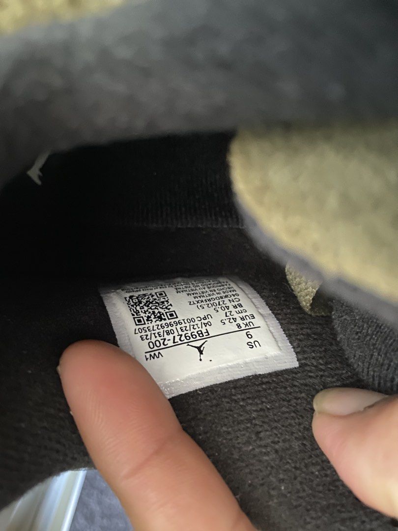 Air Jordan 4 "Olive" FB9927-200 (Category: Sneakers) located in Calapan. Submitted by yowstuff (Listing ID 1460216678, Image 2). Description: - Authentic Air Jordan 4 "Olive" - Size: US 9 - Includes original box - Essential for any sneaker collection - Don't miss out!.