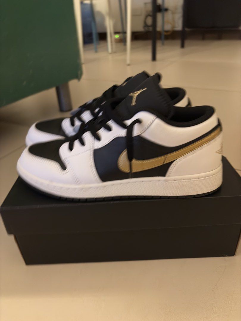 Air Jordan Low 1 (Category: Casual Shoes) located in Pasig City. Submitted by patroque (Listing ID 1460303232, Image 2). Description: No issues. Box included. RFS: Decluttering.