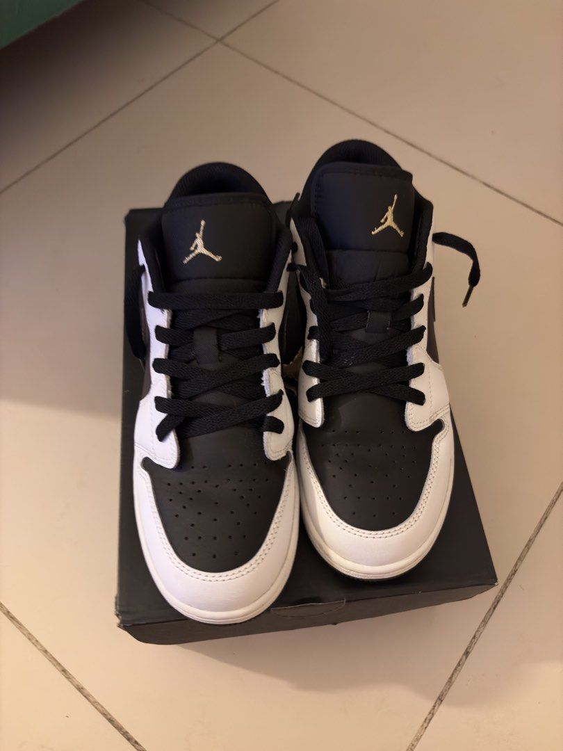 Air Jordan Low 1 (Category: Casual Shoes) located in Pasig City. Submitted by patroque (Listing ID 1460303232, Image 3). Description: No issues. Box included. RFS: Decluttering.