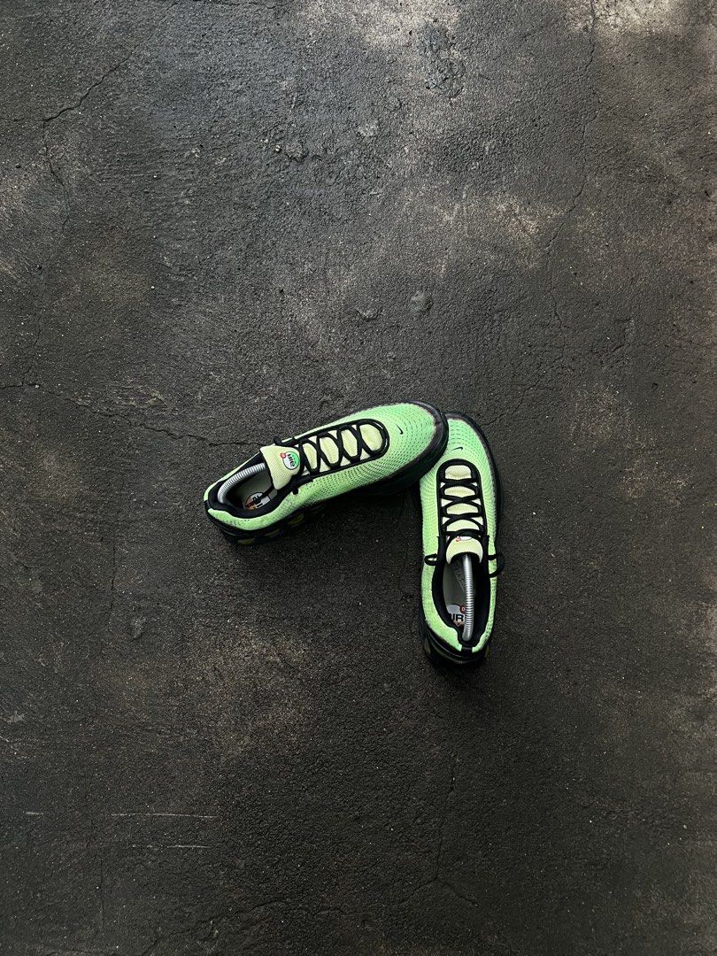 AIR MAX DN (Category: Casual Shoes) located in Candelaria. Submitted by thrift.2.new (Listing ID 1460231943, Image 2). Description: MINIMAL SCRATCHES SEE LAST PIC.