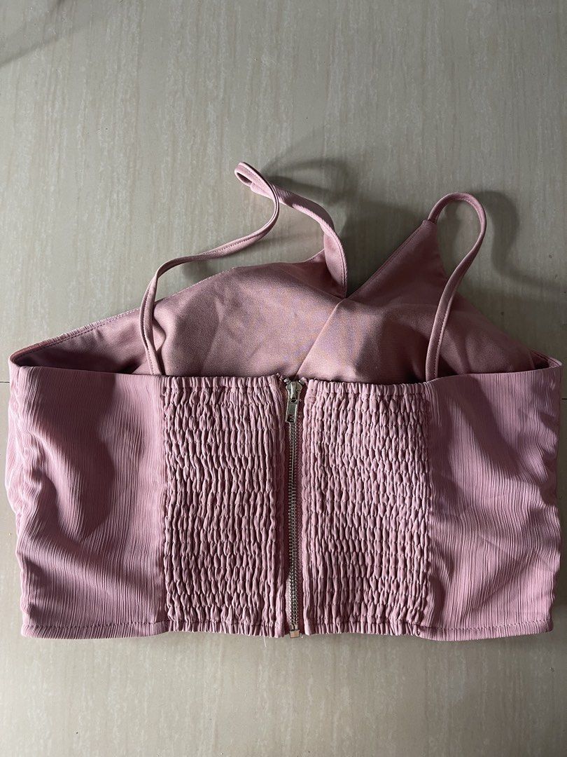 Air space old rose padded top L (Category: Sleeveless) located in Baguio. Submitted by affordaprice_2600baguio (Listing ID 1460225998, Image 3). Description: .