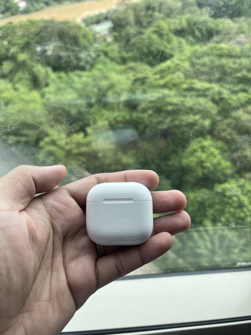 AirPods 4 (Category: Other Mobile & Gadget Accessories) located in Caloocan City. Submitted by gabskiee (Listing ID 1460210748, Image 3). Description: For sale AirPods 4 ORIGINAL Still under warranty until march 10x Money back if proven fake Complete box Pwede sa maarte..