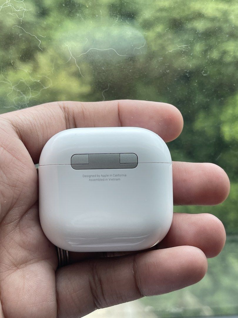 AirPods 4 (Category: Other Mobile & Gadget Accessories) located in Caloocan City. Submitted by gabskiee (Listing ID 1460210748, Image 2). Description: For sale AirPods 4 ORIGINAL Still under warranty until march 10x Money back if proven fake Complete box Pwede sa maarte..