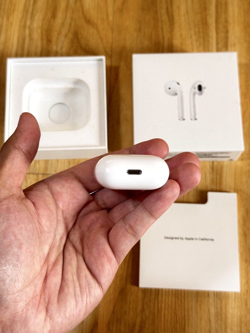 Airpods GEN 2 CHARGING CASE ONLY (Category: Headphones & Headsets) located in Manila. Submitted by prelovedbyporttt (Listing ID 1460177151, Image 3). Description: Airpods GEN 2 CHARGING CASE ONLY • 100% No hidden defects • 100% Battery health is in great condition • 100% Fully functional • 100% Original item (feel free to check my transaction post on my page for proof of authenticity) If you have any questions, feel free to send us a message anyt