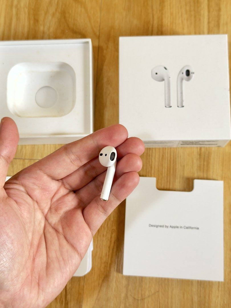 Airpods GEN 2 LEFT POD ONLY (Category: Earphones) located in Manila. Submitted by prelovedbyporttt (Listing ID 1460176897, Image 3). Description: Airpods GEN 2 LEFT POD ONLY • 100% No hidden defects • 100% Battery health is in great condition • 100% Fully functional • 100% Original item (feel free to check my transaction post on my page for proof of authenticity) If you have any questions, feel free to send us a message anytime. Thank you! ♡ 🛵Sh