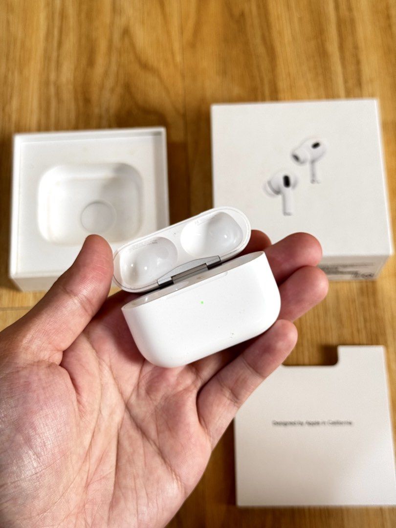 Airpods PRO 2 CHARGING CASE LIGHTNING ONLY (Category: Earphones) located in Manila. Submitted by prelovedbyporttt (Listing ID 1460186265, Image 1). Description: Airpods PRO 2 CHARGING CASE LIGHTNING ONLY 🔗PERSONAL WARRANTY: 1 MONTH (Valid as long as the item hasn’t been dropped or exposed to water) • Only issue: may dent po sa may top ng case but it doesn’t affect the performance still perfectly working parin. • 100% No hidden defects • 100% Bat