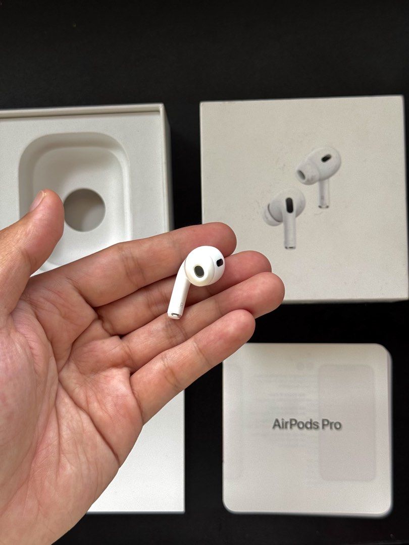 Airpods PRO 2 RIGHT POD TYPE-C ONLY (Category: Earphones) located in Manila. Submitted by prelovedbyporttt (Listing ID 1460175887, Image 2). Description: Airpods PRO 2 RIGHT POD TYPE-C ONLY 🔗PERSONAL WARRANTY: 1 MONTH (Valid as long as the item hasn’t been dropped or exposed to water) • 100% No hidden defects • 100% Battery health is in great condition • 100% Fully functional • 100% Original item (feel free to check my transaction post on my pag