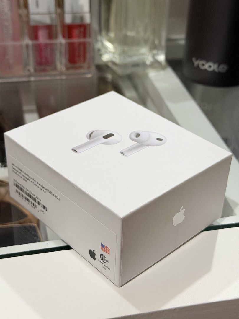 Airpods Pro 3 (Category: Earphones) located in Manila. Submitted by margatuazon25 (Listing ID 1460277491, Image 3). Description: - Premium copy! ✨ - Mirror quality ✨ - Brand new Airpods Pro 3 - Sleek white design - Includes original box and charging case.