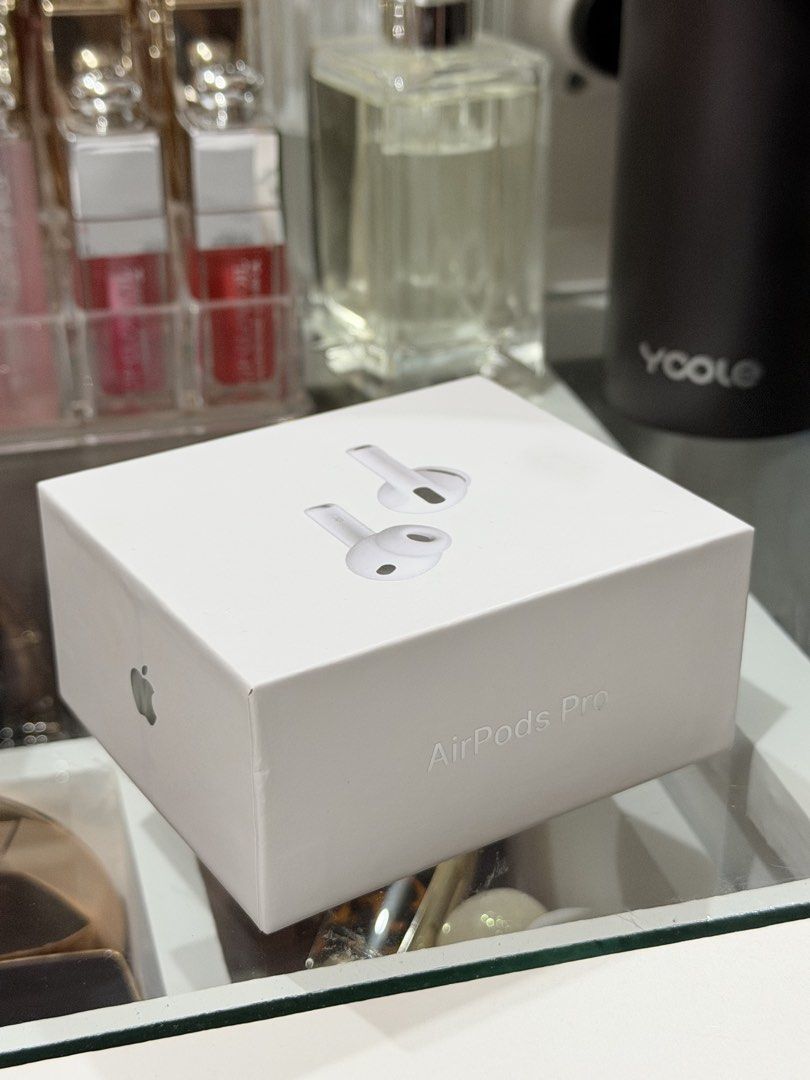 Airpods Pro 3 (Category: Earphones) located in Manila. Submitted by margatuazon25 (Listing ID 1460277491, Image 2). Description: - Premium copy! ✨ - Mirror quality ✨ - Brand new Airpods Pro 3 - Sleek white design - Includes original box and charging case.
