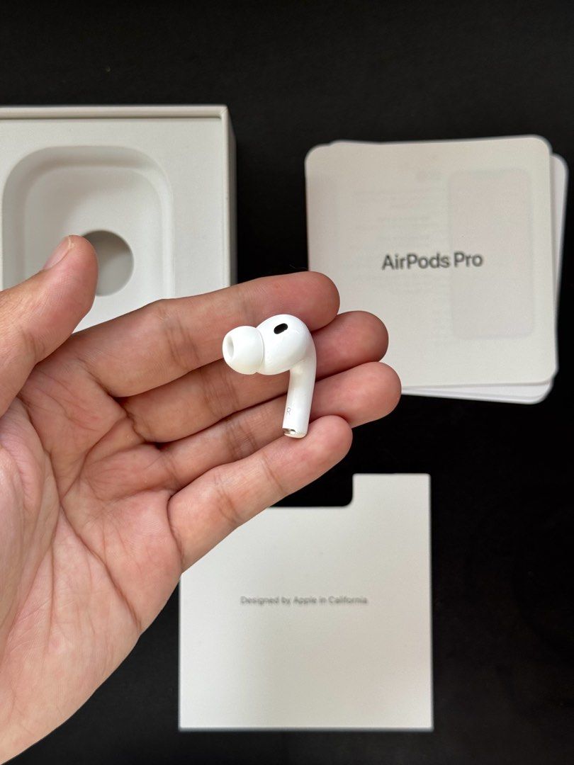 Airpods PRO 3 RIGHT POD ONLY (Category: Headphones & Headsets) located in Manila. Submitted by prelovedbyporttt (Listing ID 1460184777, Image 1). Description: Airpods PRO 3 RIGHT POD ONLY Under Apple warranty: November 2, 2026 🔗PERSONAL WARRANTY: 1 MONTH (Valid as long as the item hasn’t been dropped or exposed to water) • 100% No hidden defects • 100% Battery health is in great condition • 100% Fully functional • 100% Original item (feel free t