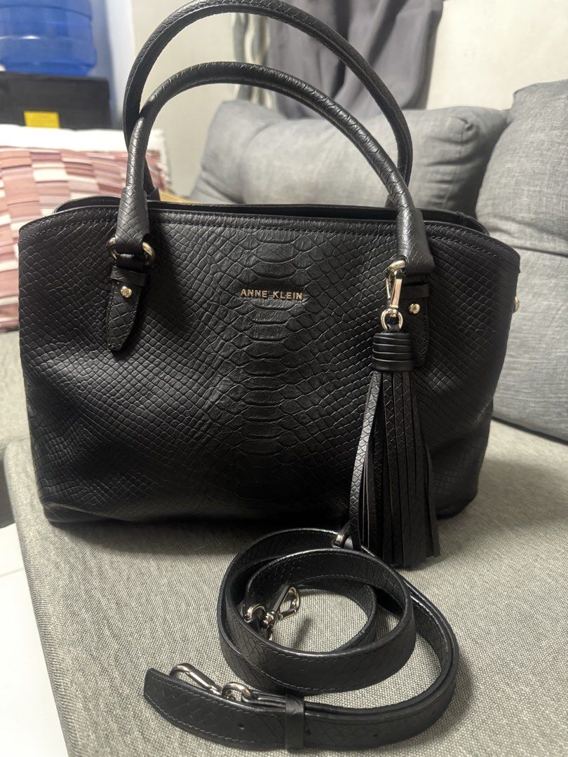 AK Leather Bag (Category: Cross-body Bags) located in Makati City. Submitted by meticoolous (Listing ID 1460109777, Image 1). Description: .