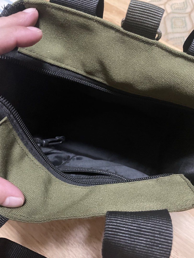 Akbay Mini 3-way Bag (Category: Sling Bags) located in Quezon City. Submitted by sagesavvychic (Listing ID 1460227888, Image 3). Description: Color: Eli Green Bought for 1.6K RFS: Downsizing; Not being used anymore.
