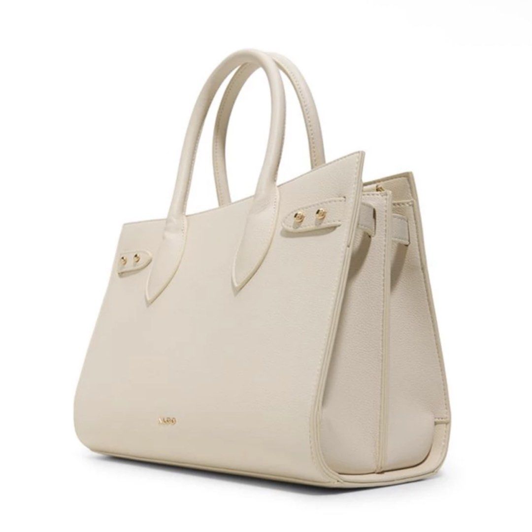 ALDO BAG (Category: Luxury Bags & Wallets) located in Angeles City. Submitted by makeityours.love (Listing ID 1460270869, Image 2). Description: Aldo bag 💯 AUTHENTIC Shoulder/cross bag/hand bag Money back guarantee if proven fake! Negotiable for sure buyer!.