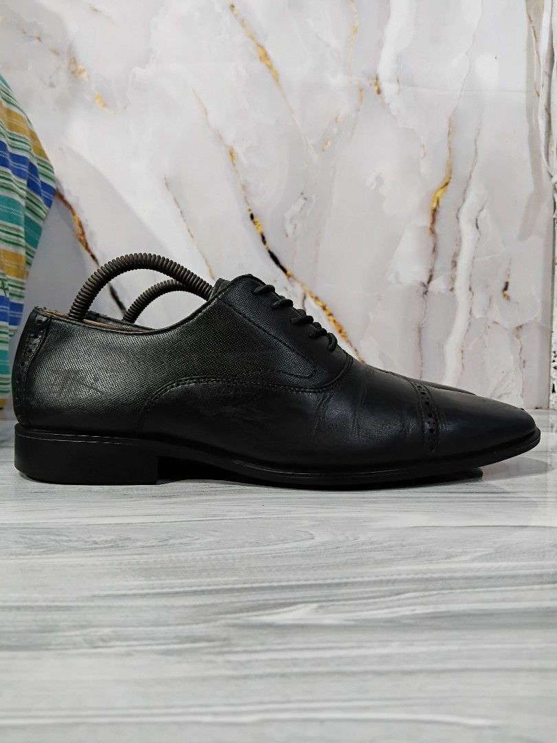ALDO BLACK LEATHER SHOES SIZE 8 MEN (Category: Casual Shoes) located in General Mariano Alvarez. Submitted by adonid (Listing ID 1460136465, Image 1). Description: ALDO BLACK LEATHER SHOED ORIGINAL ALDO BLACK LEATHER SHOES GOOD CONDITION NORMAL SIGN OF USAGE ONLY NASA PIC NA ISSUE MINIMAL HEELDRAG SIZE 8 MEN.