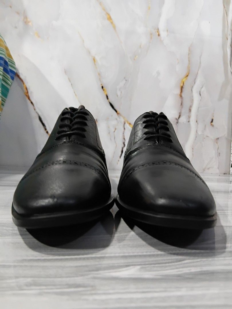 ALDO BLACK LEATHER SHOES SIZE 8 MEN (Category: Casual Shoes) located in General Mariano Alvarez. Submitted by adonid (Listing ID 1460136465, Image 3). Description: ALDO BLACK LEATHER SHOED ORIGINAL ALDO BLACK LEATHER SHOES GOOD CONDITION NORMAL SIGN OF USAGE ONLY NASA PIC NA ISSUE MINIMAL HEELDRAG SIZE 8 MEN.