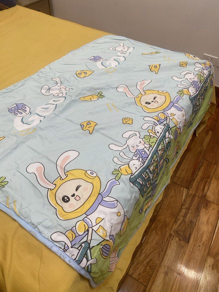 all new kids blanket (Category: Bedding & Towels) located in Manila. Submitted by swift.outletsale (Listing ID 1460134839, Image 1). Description: Brand new 100% cotton children‘s quilt (Class A standard). Dimensions: 108 cmx 130cm; ). Perfect for the current season. These are clearance items from major manufacturers—an absolute bargain. Both the outer fabric and the inner cotton filling are high-quality, soft, and comfortable; they meet Class A s