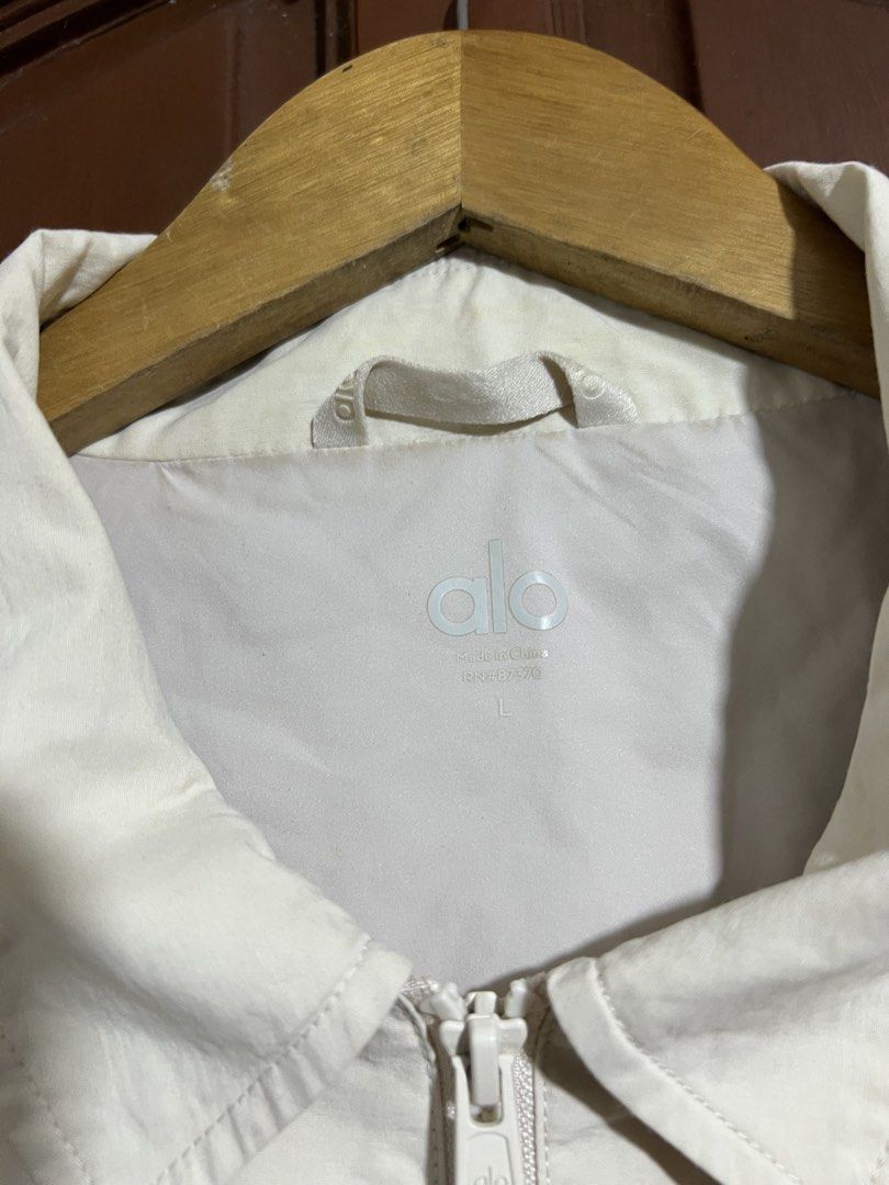 Alo Cream Zip Up Windbreaker Jacket (Category: Coats, Jackets and Outerwear) located in Manila. Submitted by thriftpoint99 (Listing ID 1460255926, Image 3). Description: 25.5x31 No issue Need wash only Excellent condition.