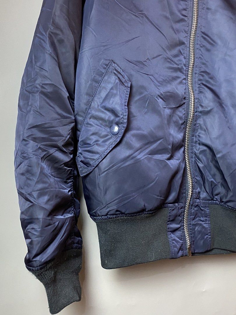 ALPHA INDUSTRIES Reversible Bomber Jacket (Category: Coats, Jackets and Outerwear) located in Quezon City. Submitted by loloyz123 (Listing ID 1460249836, Image 2). Description: ALPHA INDUSTRIES Reversible Bomber Jacket Condition: Very good Color rate: 10/10 Color: Navy/ orange Size: Large L: 27 W:22.5 inches.