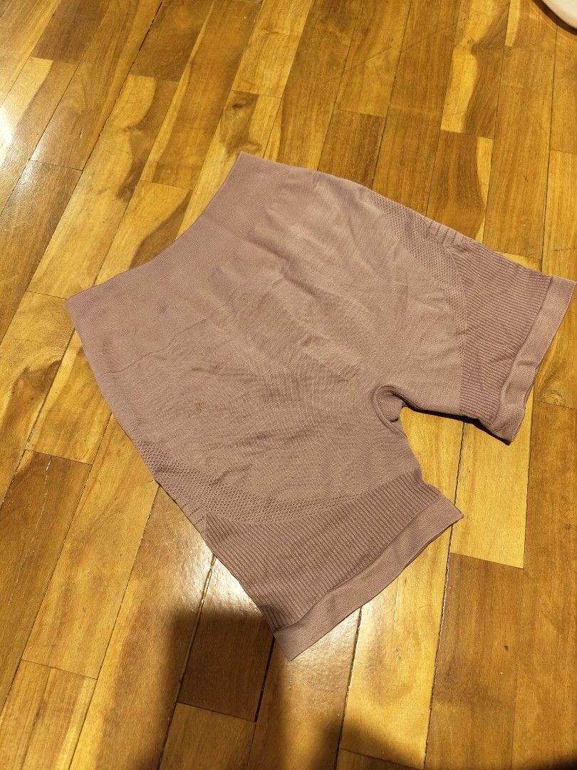 Alphalete Shorts (Category: Activewear) located in Makati City. Submitted by kfcalderon926 (Listing ID 1460219494, Image 2). Description: never used bought also here on Carousell alphalete pink shorts small (cut tag) Rfs: decluttering MOP: BPI/Gcash/ Gotyme delivery: via Grab or Lalamove ONLY. sf c/o. buyer Location: Makati.