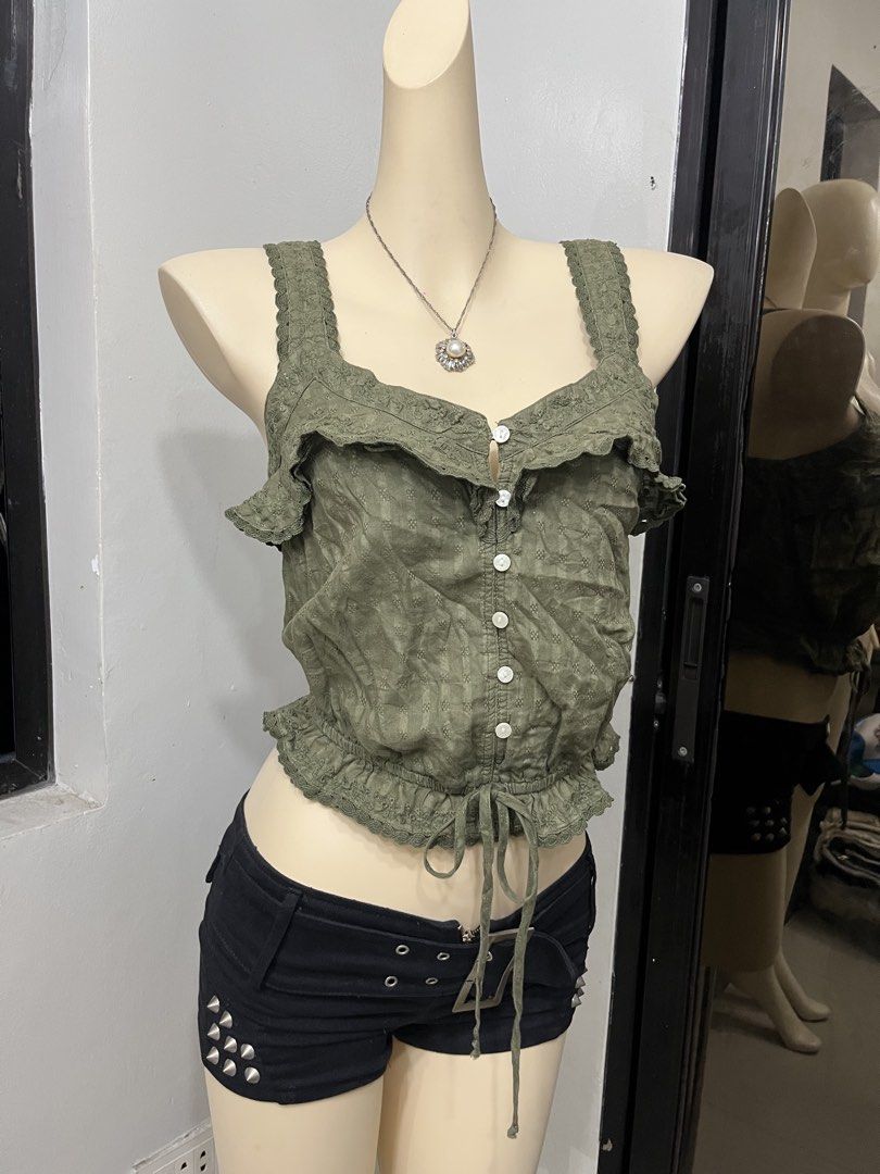 American eagle frilled buttoned top cottagecore mori kei aesthetic (Category: Sleeveless) located in Caloocan City. Submitted by onlyfromthepast (Listing ID 1460292983, Image 1). Description: 9/10 condition Medium ✅My bio before purchasing tia💕 ✅ All items are fresh from bales, Pls expect dirt,dust or stains .