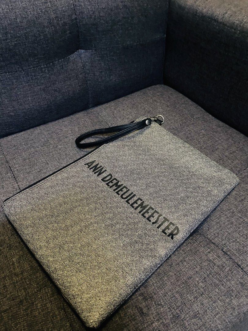 an demeulemeester Clutch bag (Category: Luxury Bags & Wallets) located in Caloocan City. Submitted by luxurymurayta888 (Listing ID 1460236357, Image 1). Description: no issue.