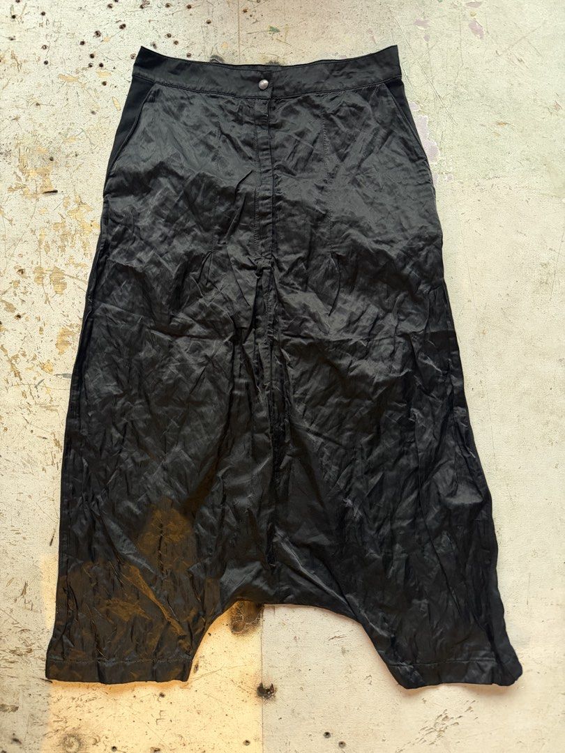 Andrea Ya’aqov (Category: Other Bottoms) located in Quezon City. Submitted by macleen17 (Listing ID 1460244316, Image 1). Description: Andrea Ya’aqov Size S Excellent Condition Black Color Crazy designer .