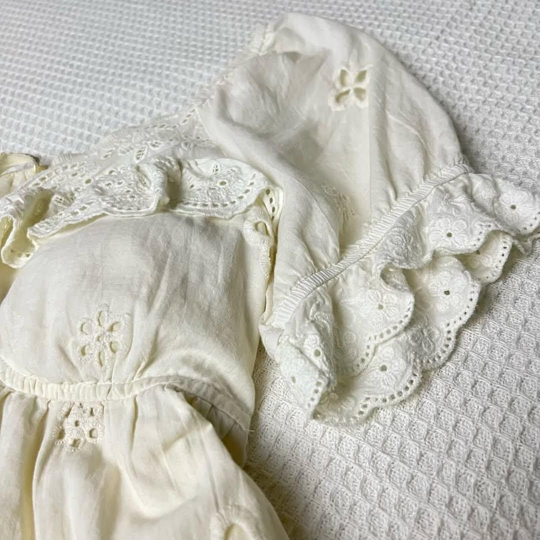 Annabelle White Eyelet Puff Sleeve Top (Category: Blouses) located in Baler. Submitted by liavelle.thrifty (Listing ID 1460199999, Image 3). Description: Size: S-M No issue Eyelet top with inner lining Padded 10/10.